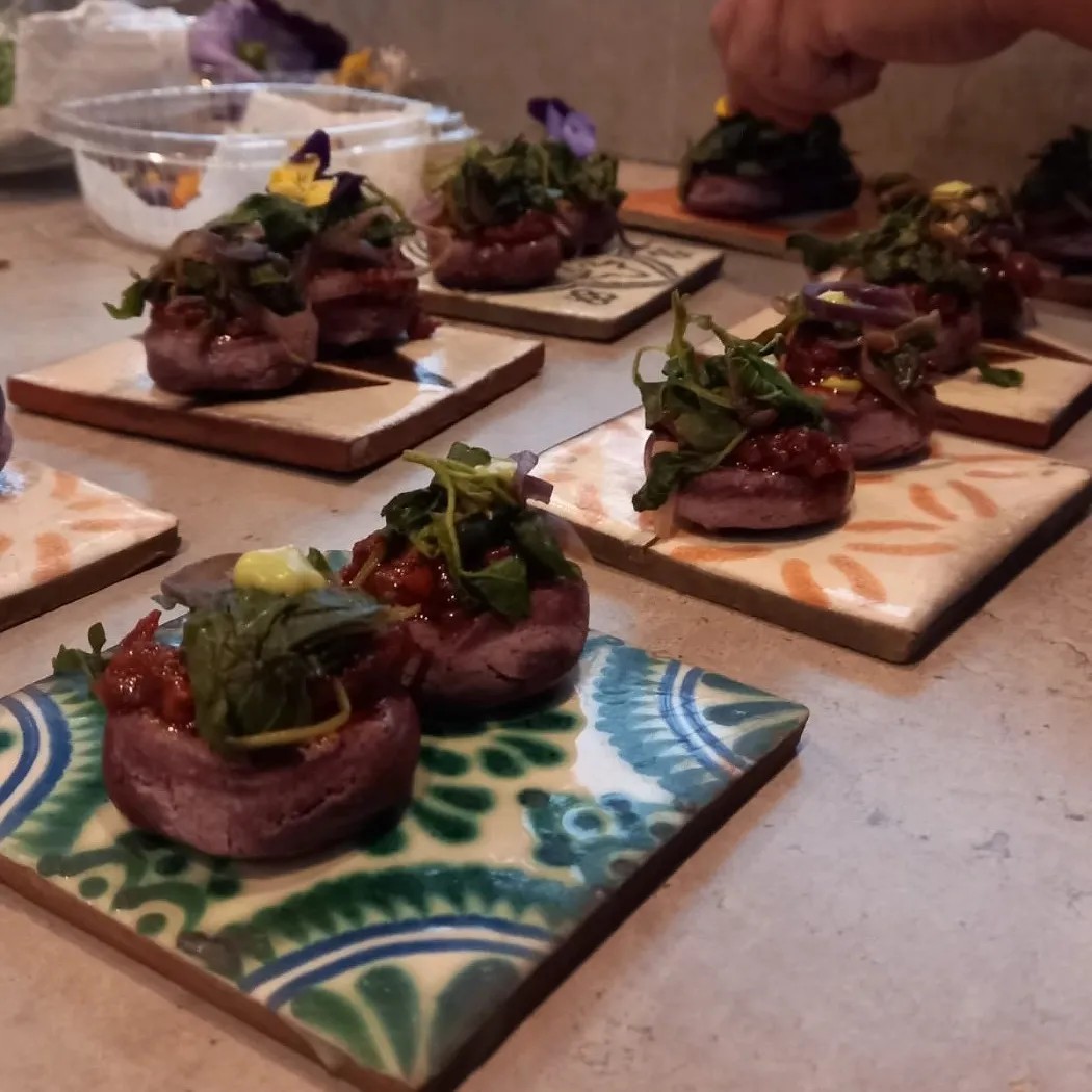 Image alt description