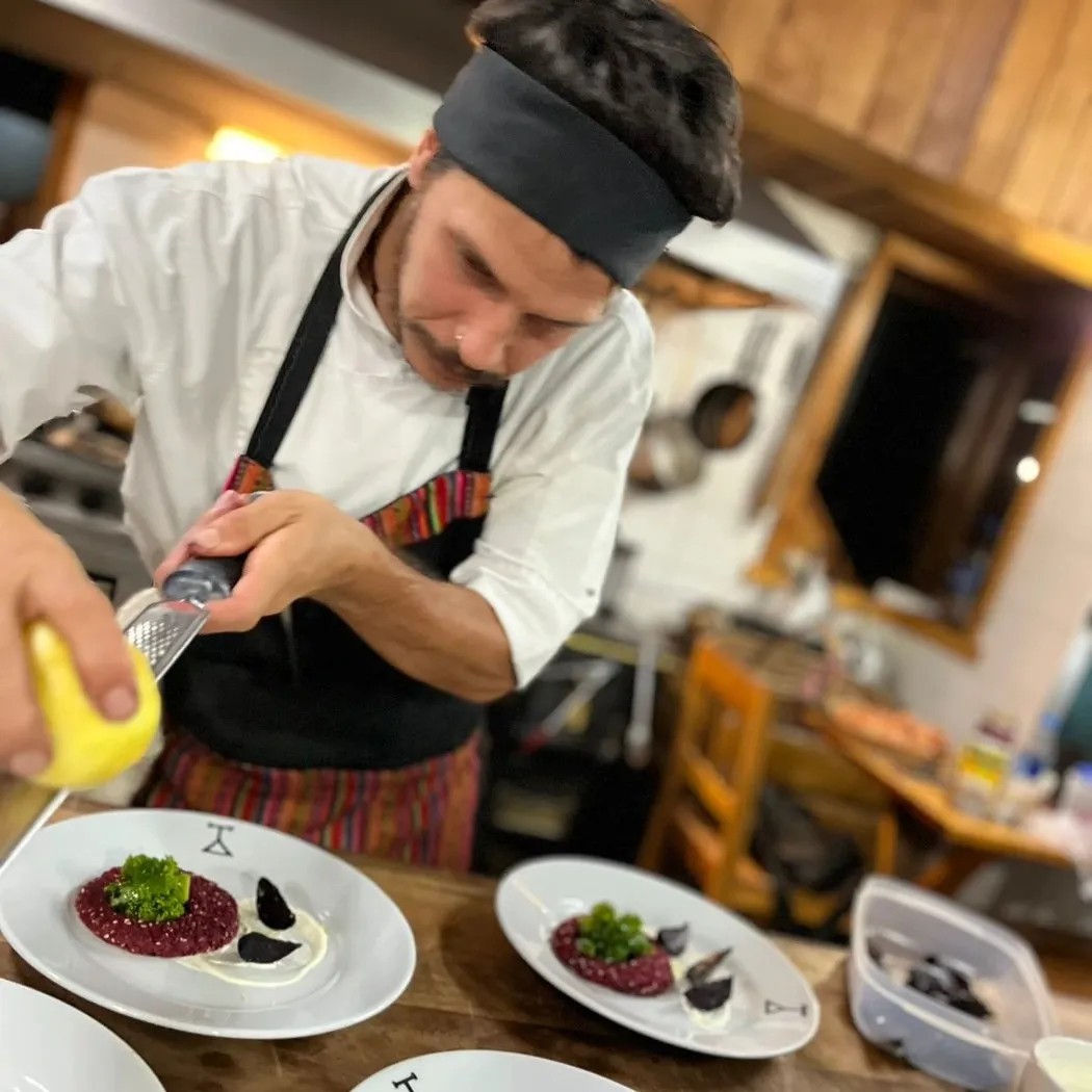 Image alt description