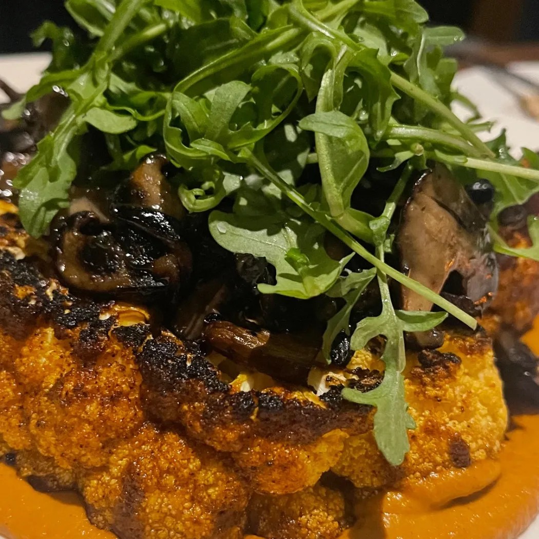 Image alt description