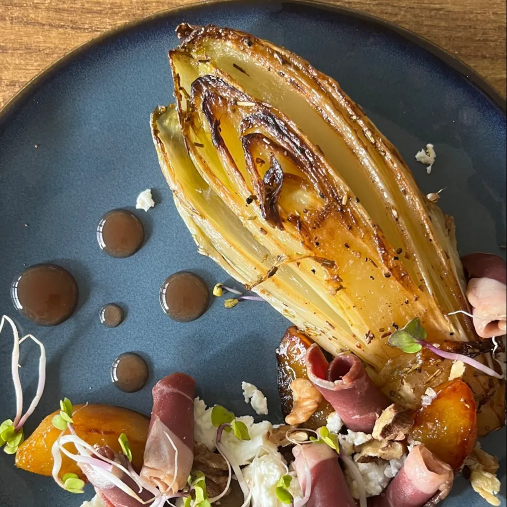 Image alt description