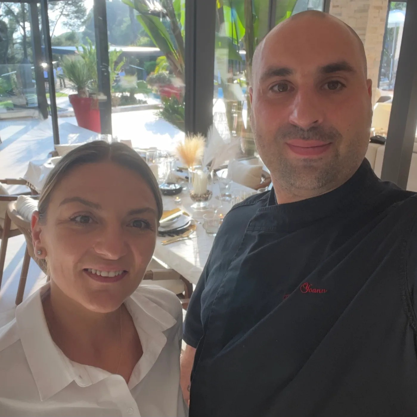 Image alt description