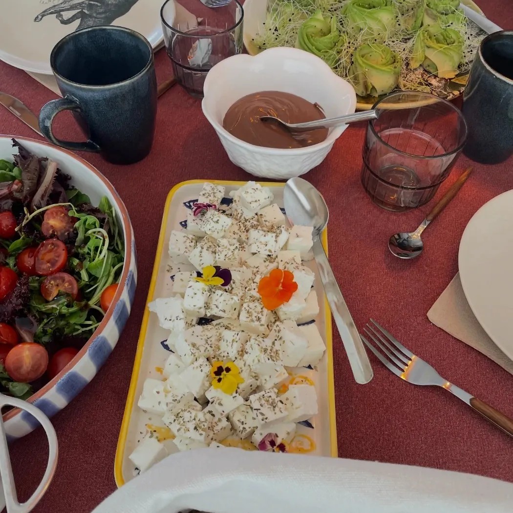 Image alt description