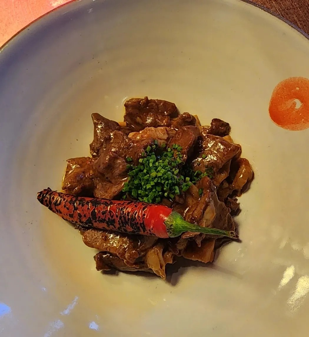 Image alt description