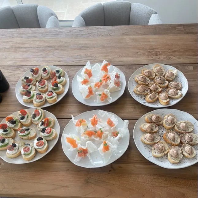 Image alt description