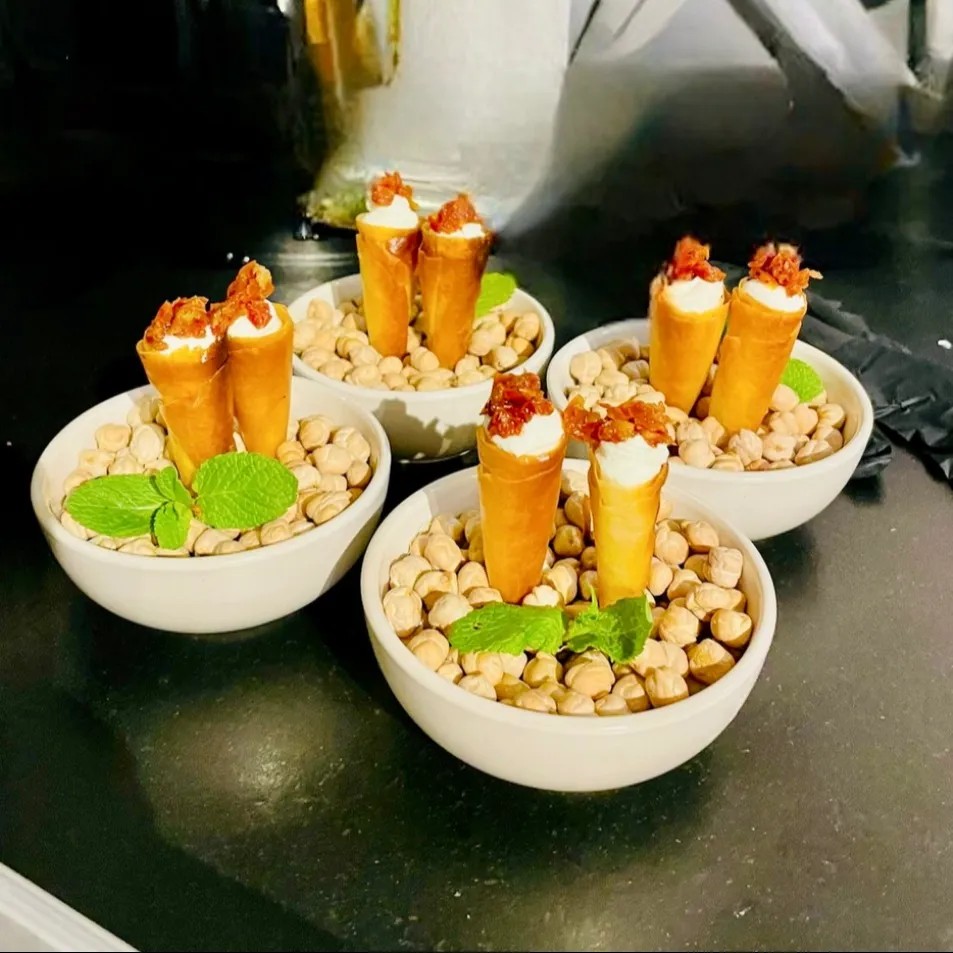 Image alt description