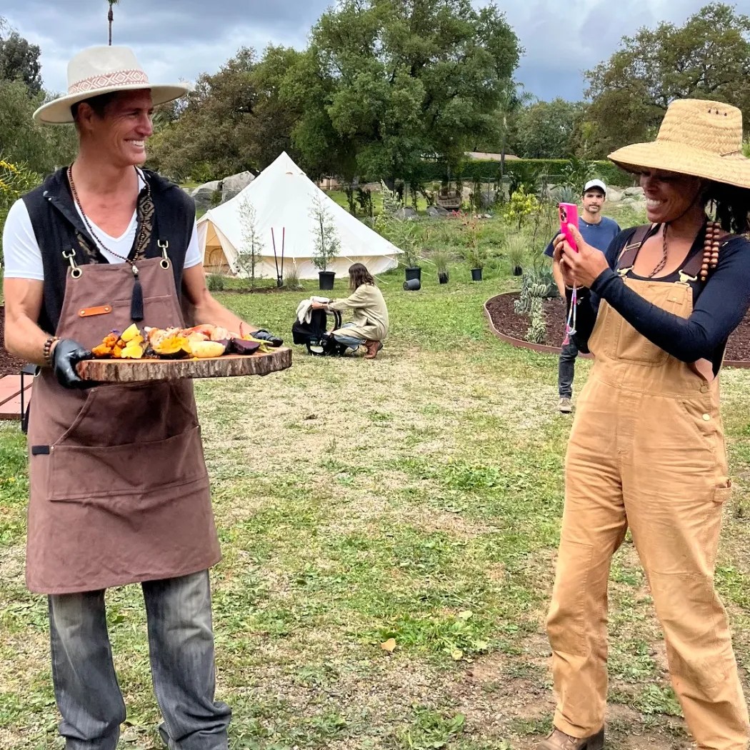 Image alt description