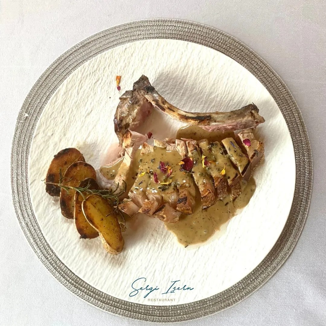 Image alt description