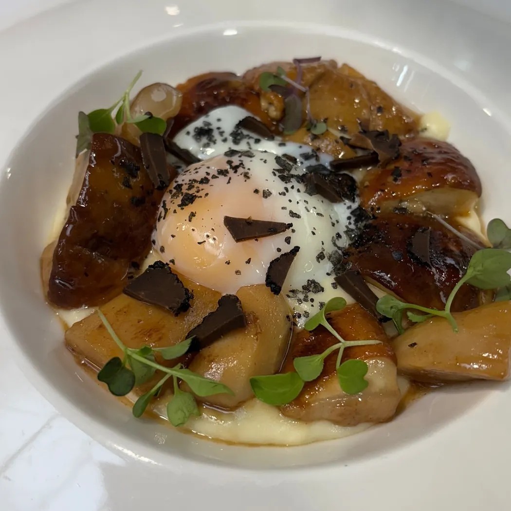 Image alt description