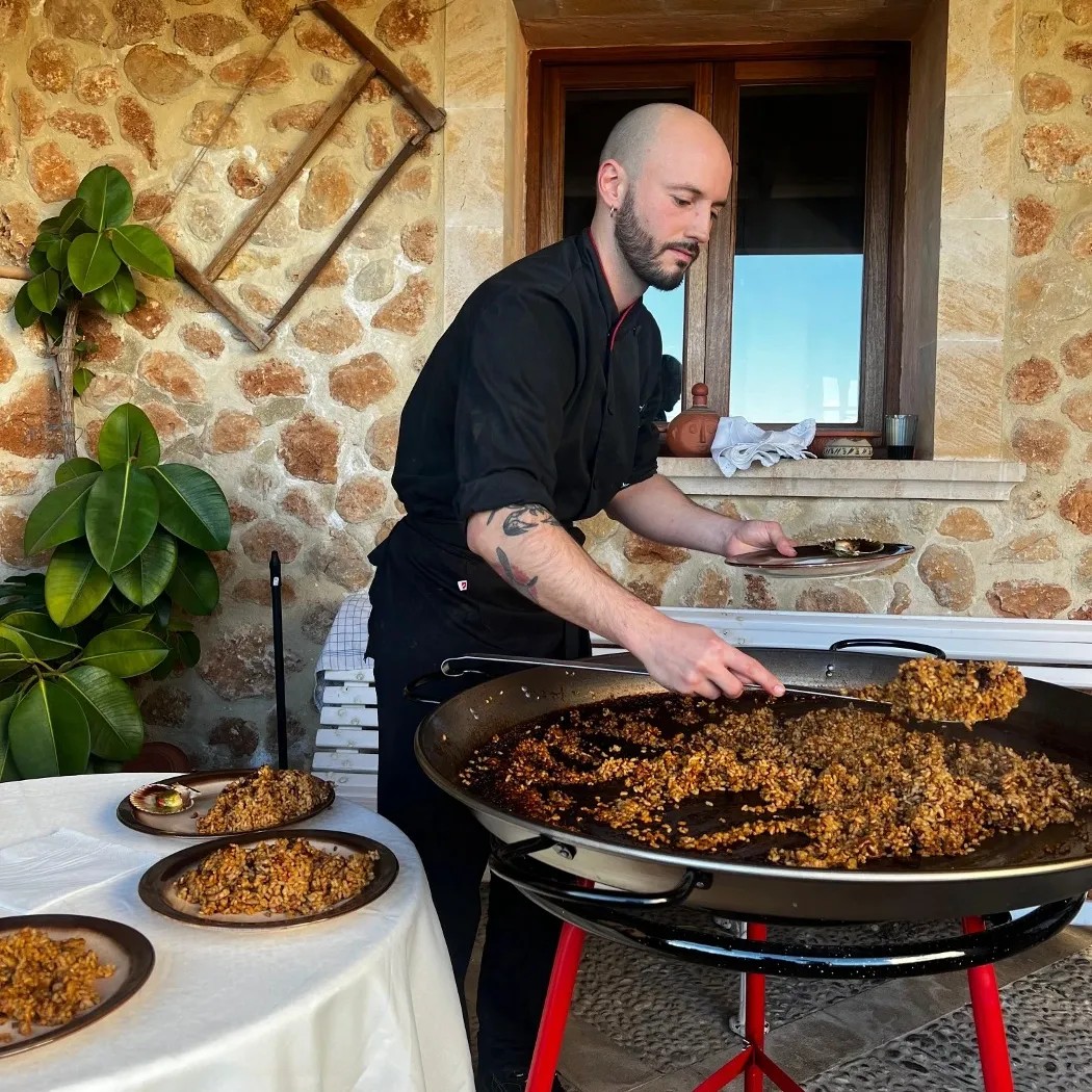 Image alt description