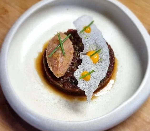 Image alt description