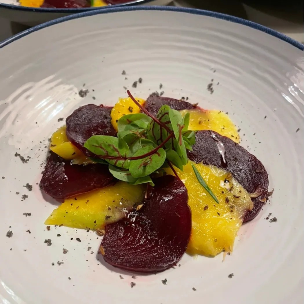 Image alt description