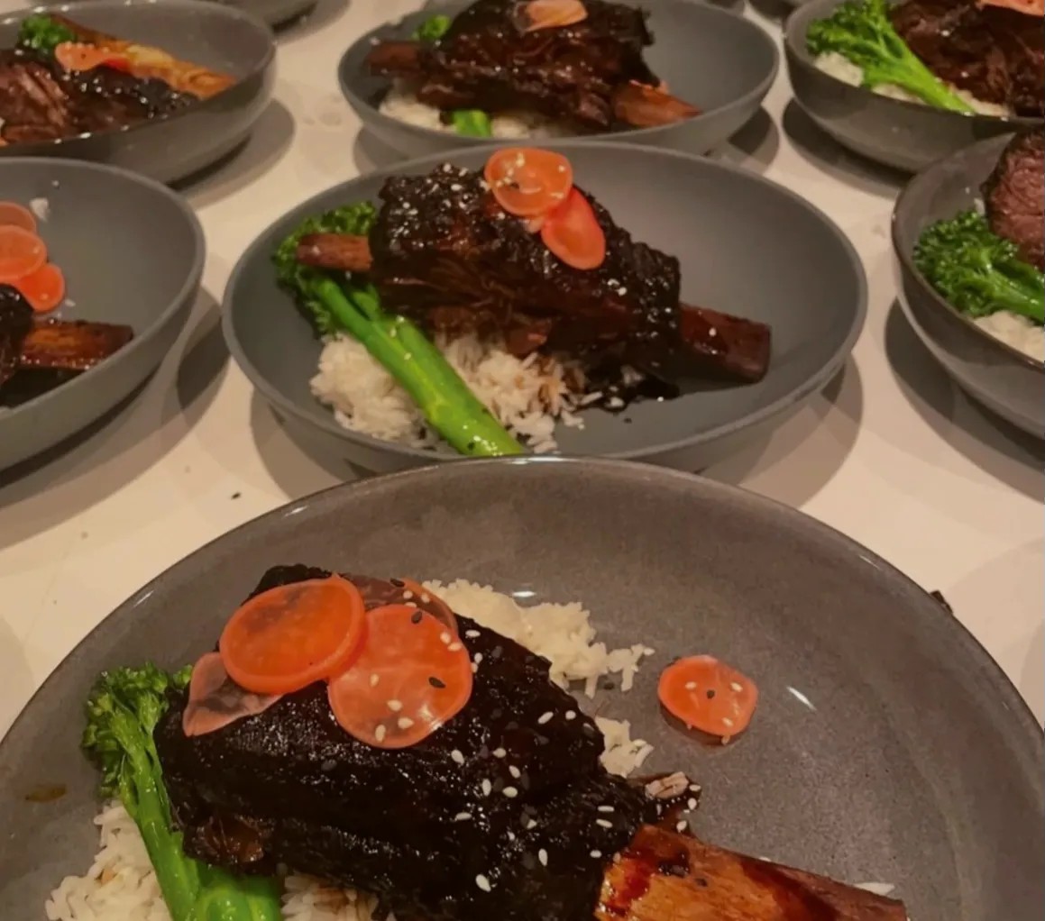 Image alt description