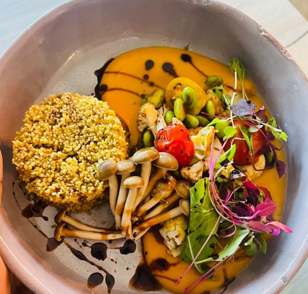 Image alt description