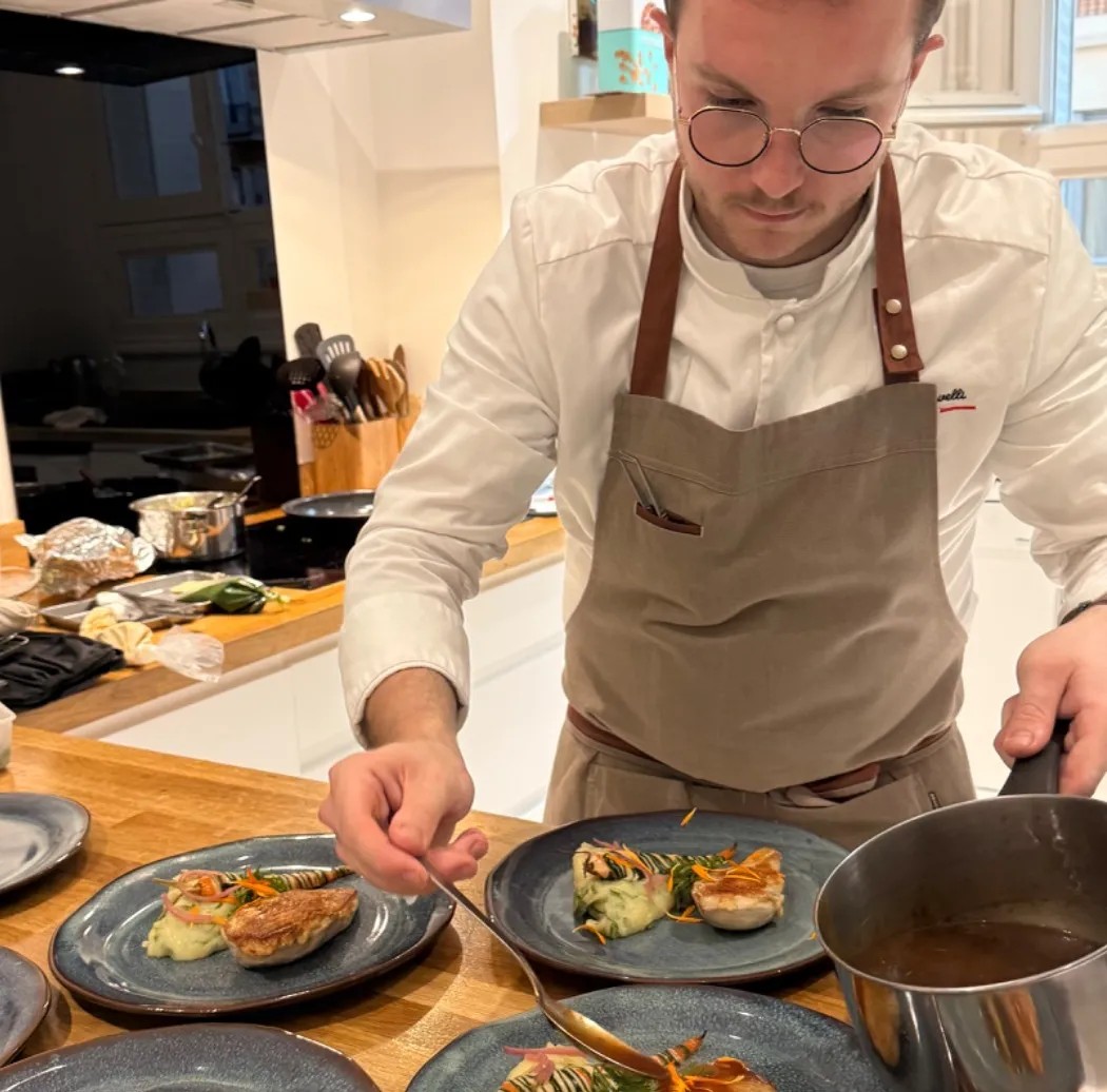 Image alt description