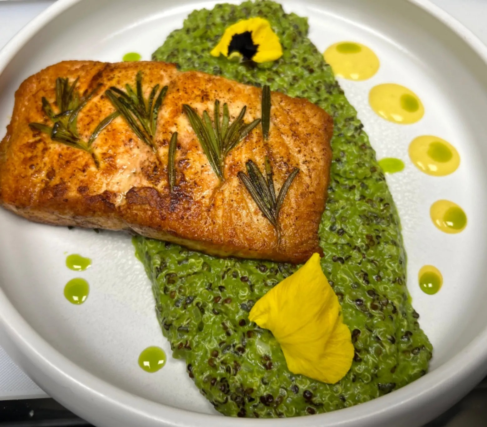 Image alt description