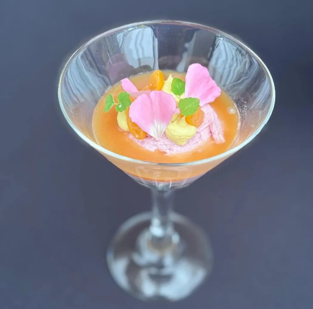 Image alt description