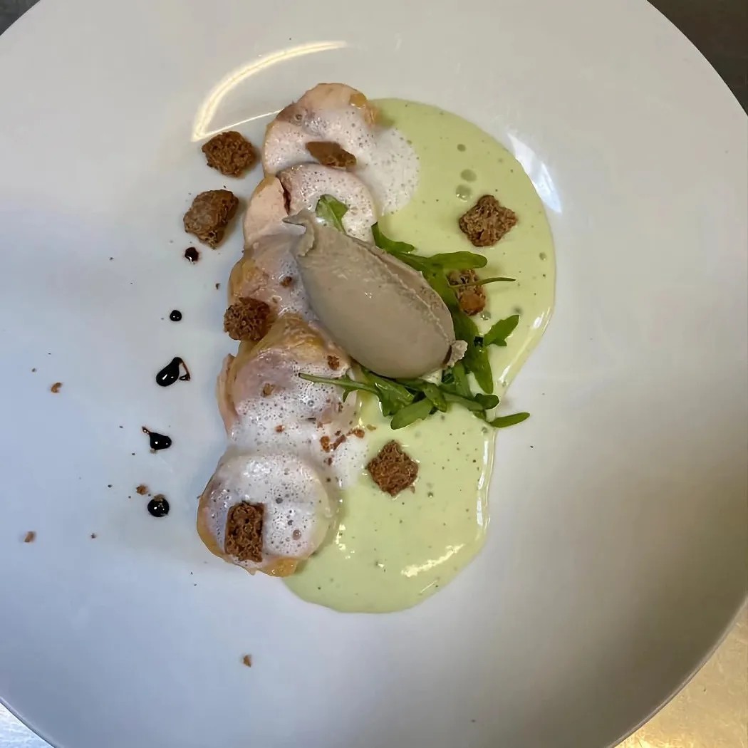 Image alt description