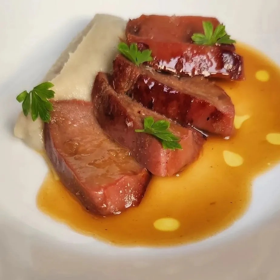 Image alt description