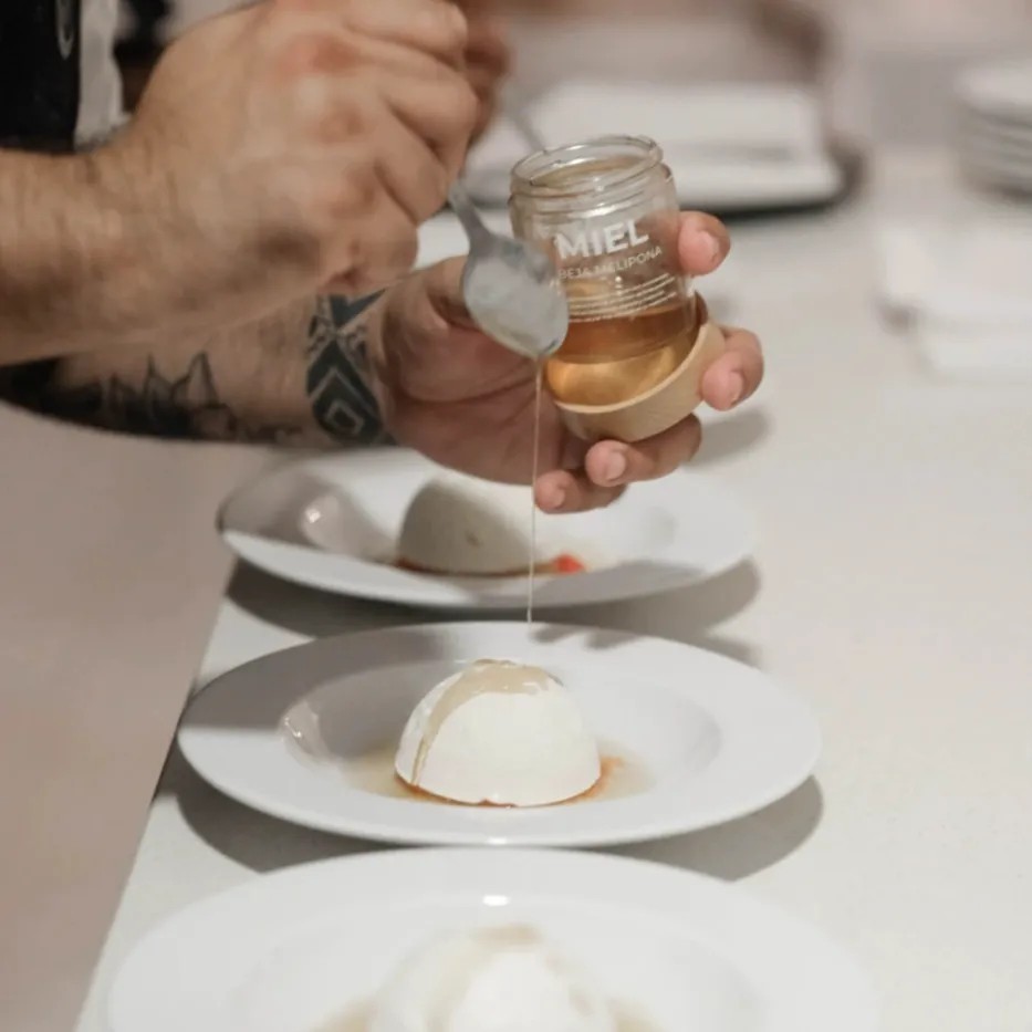 Image alt description