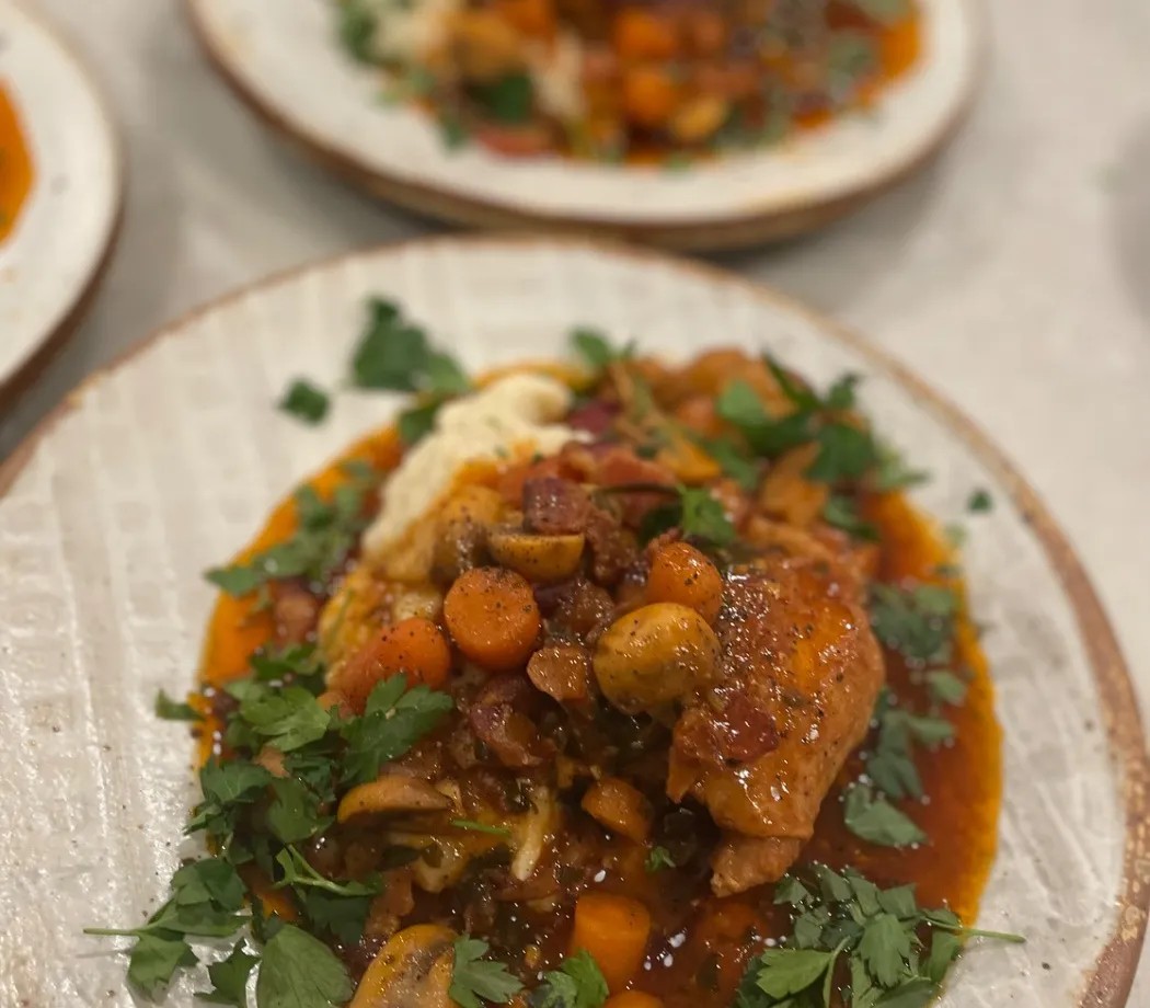 Image alt description