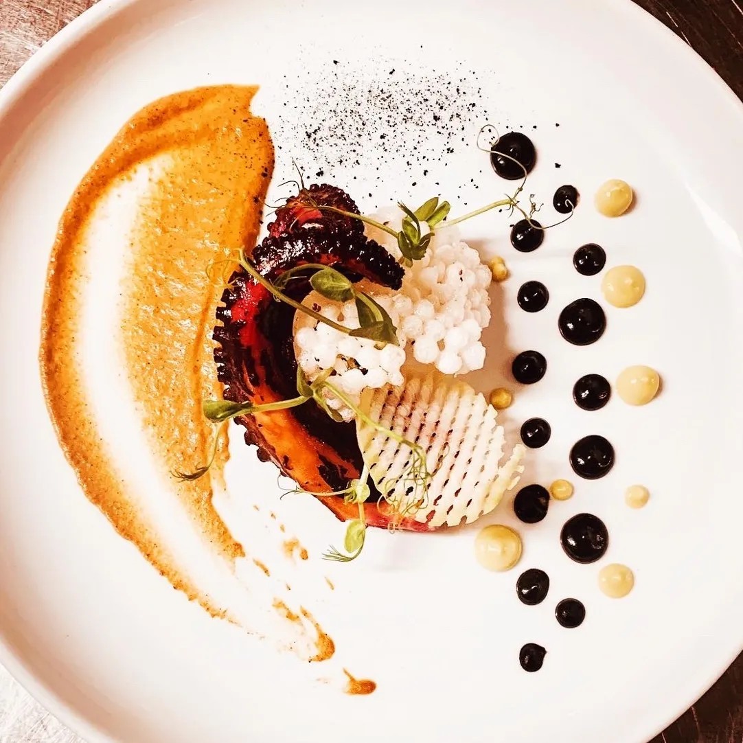 Image alt description