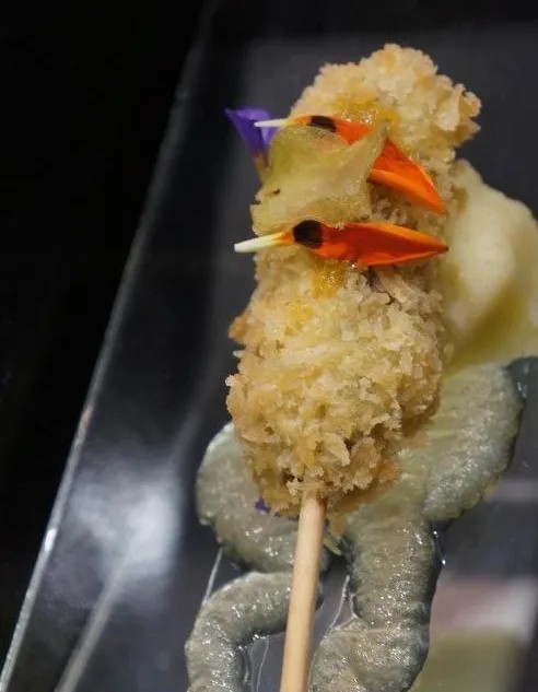 Image alt description