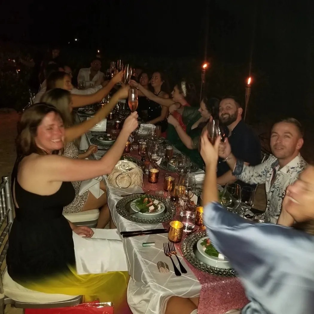 Image alt description