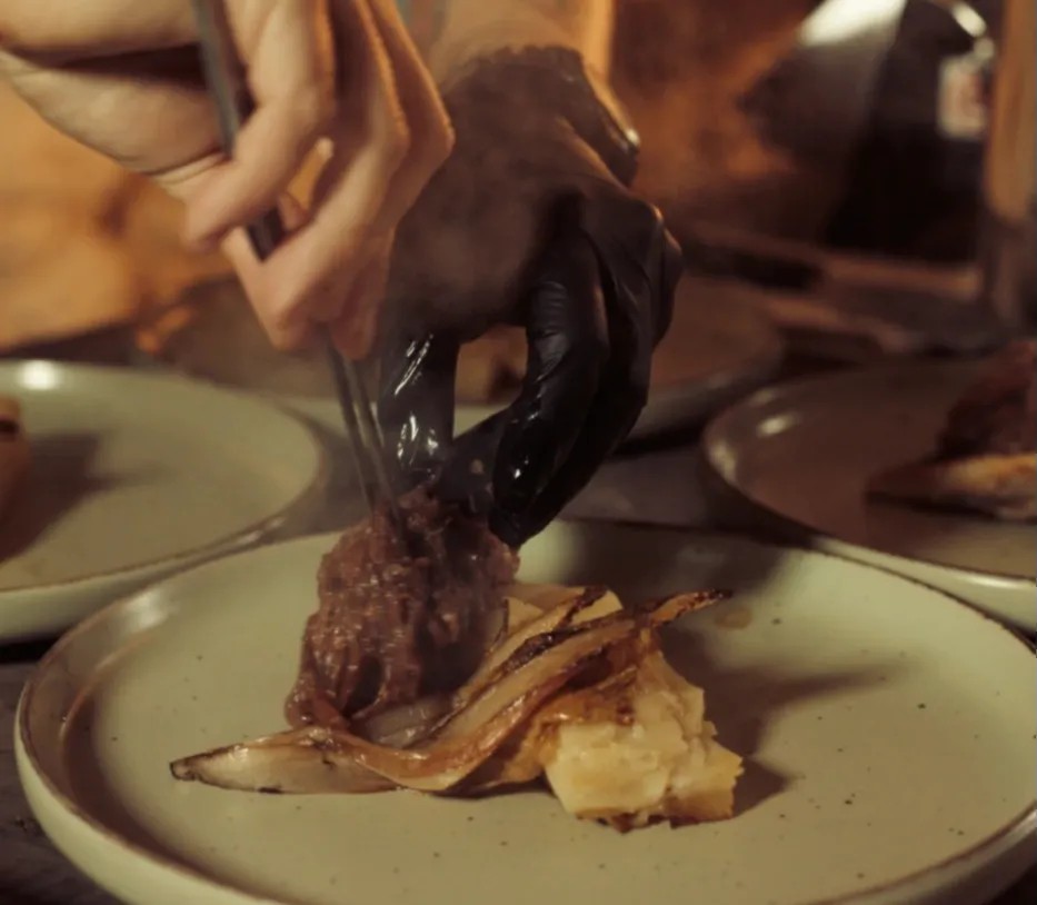 Image alt description