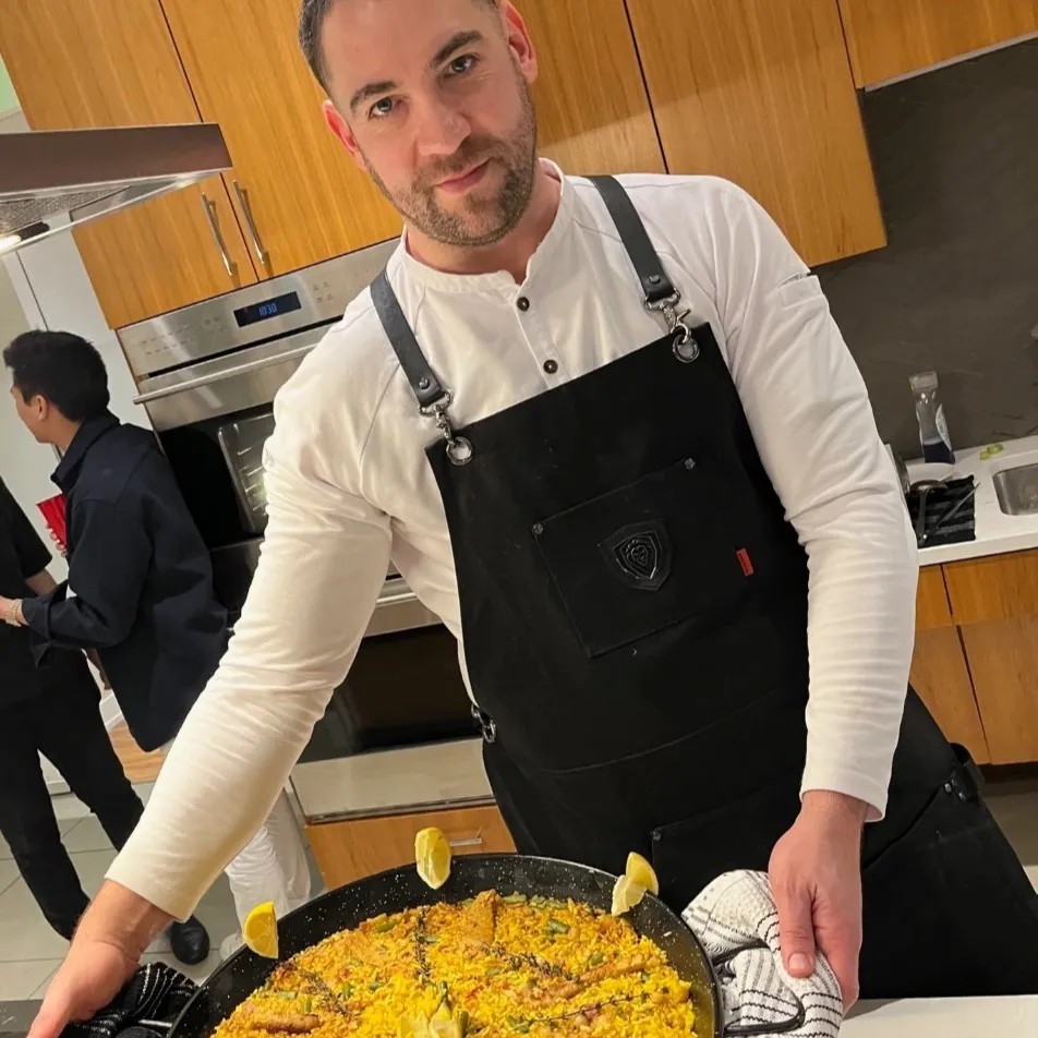 Image alt description