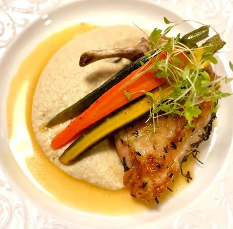 Image alt description