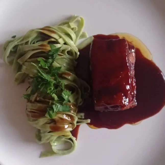 Image alt description