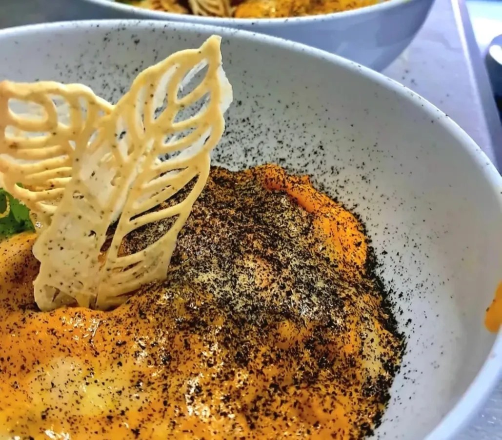 Image alt description