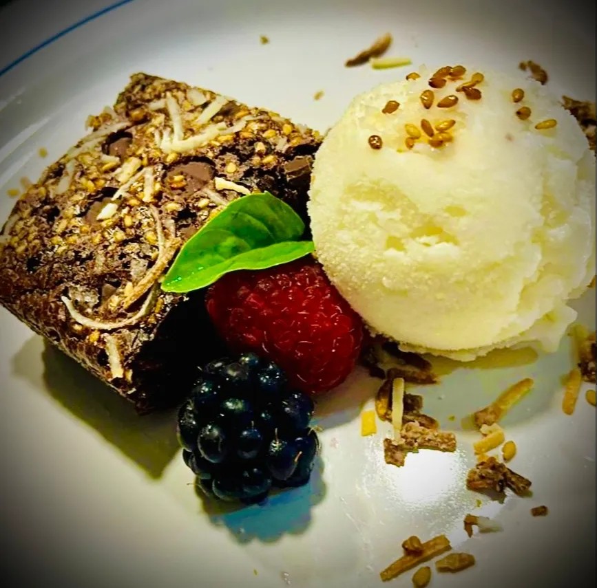 Image alt description