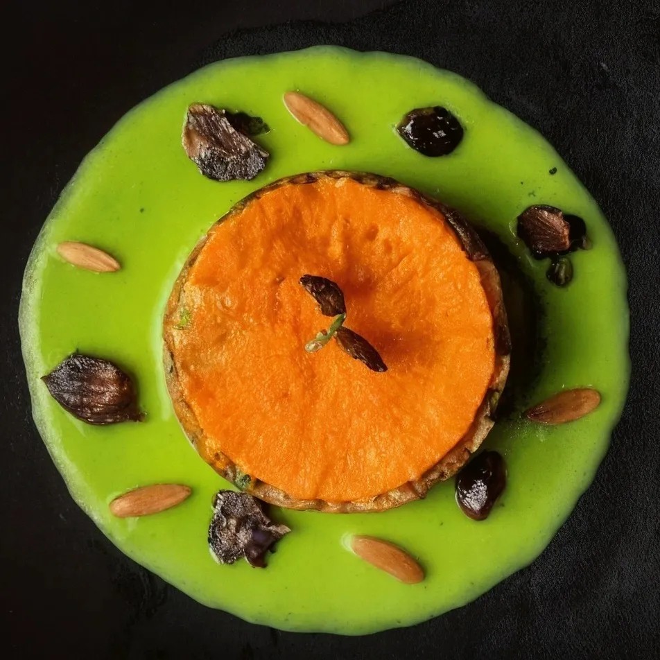 Image alt description