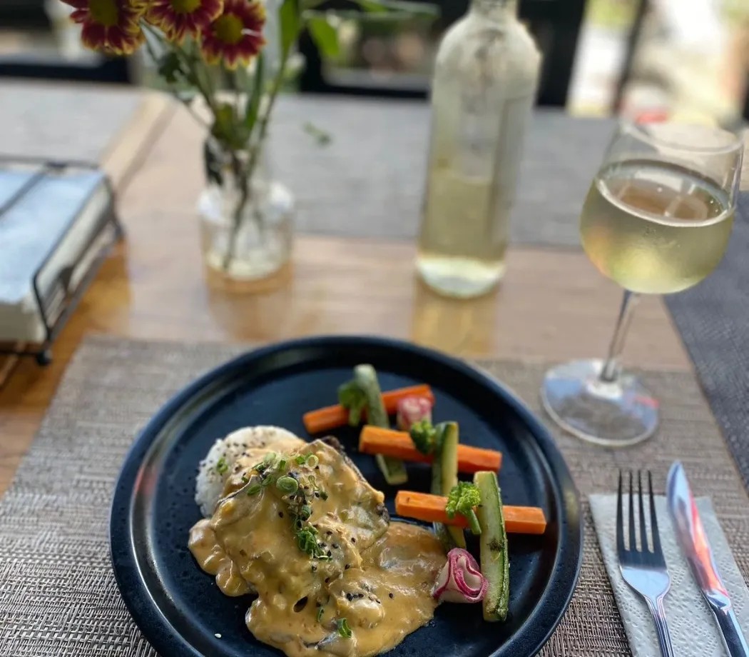 Image alt description