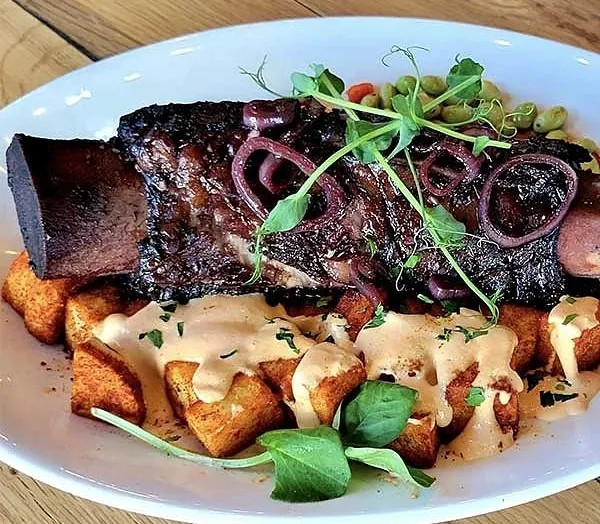 Image alt description