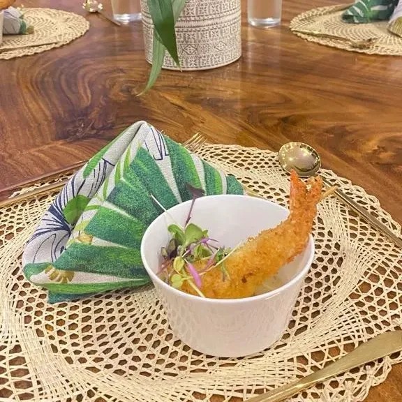 Image alt description