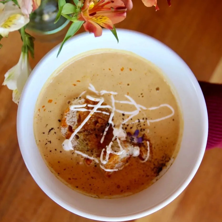 Image alt description