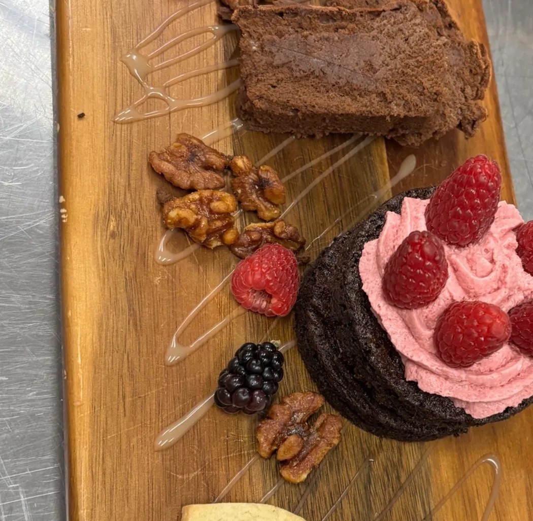 Image alt description