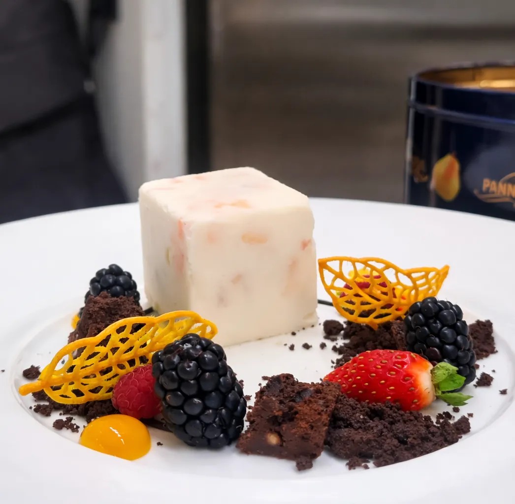 Image alt description