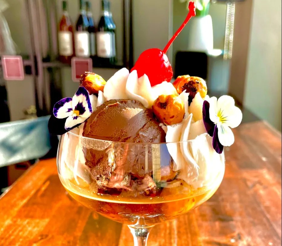 Image alt description