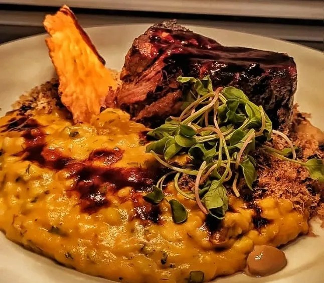 Image alt description