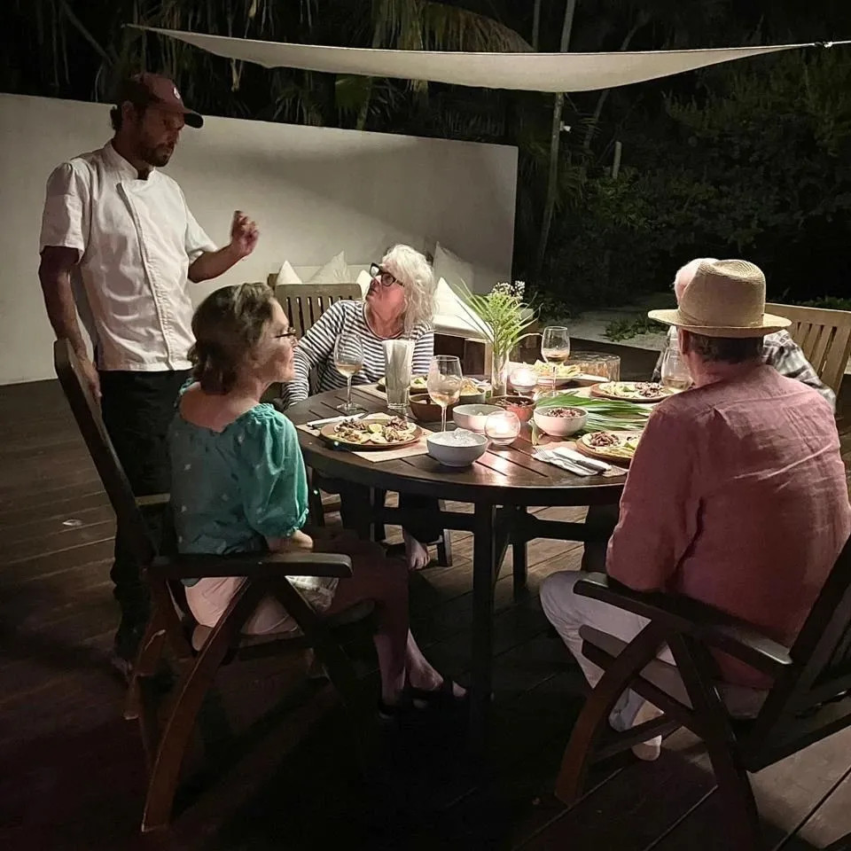 Image alt description