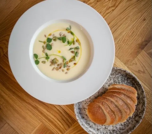 Image alt description