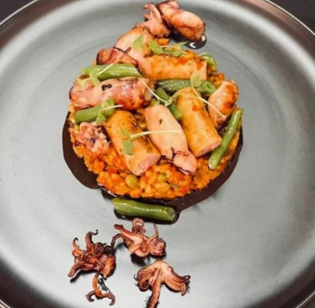 Image alt description