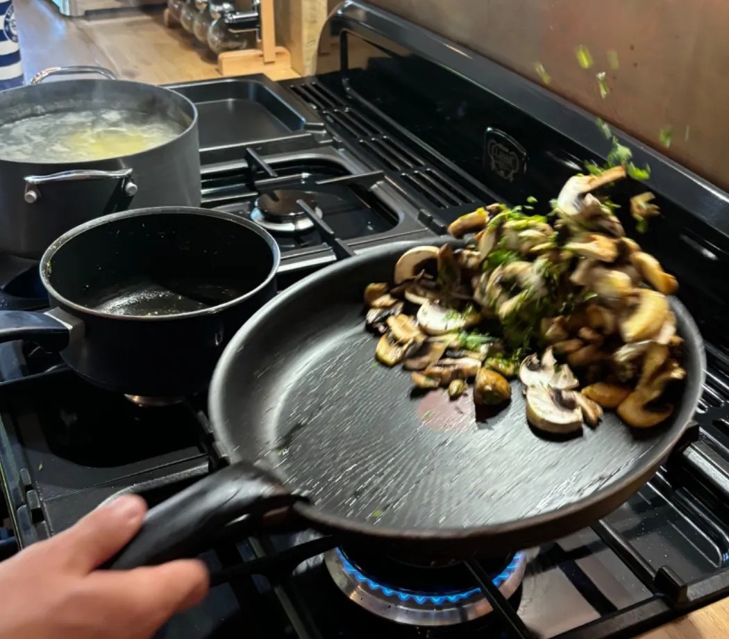 Image alt description