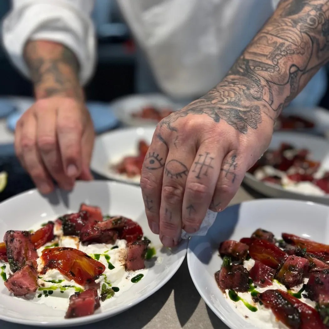 Image alt description