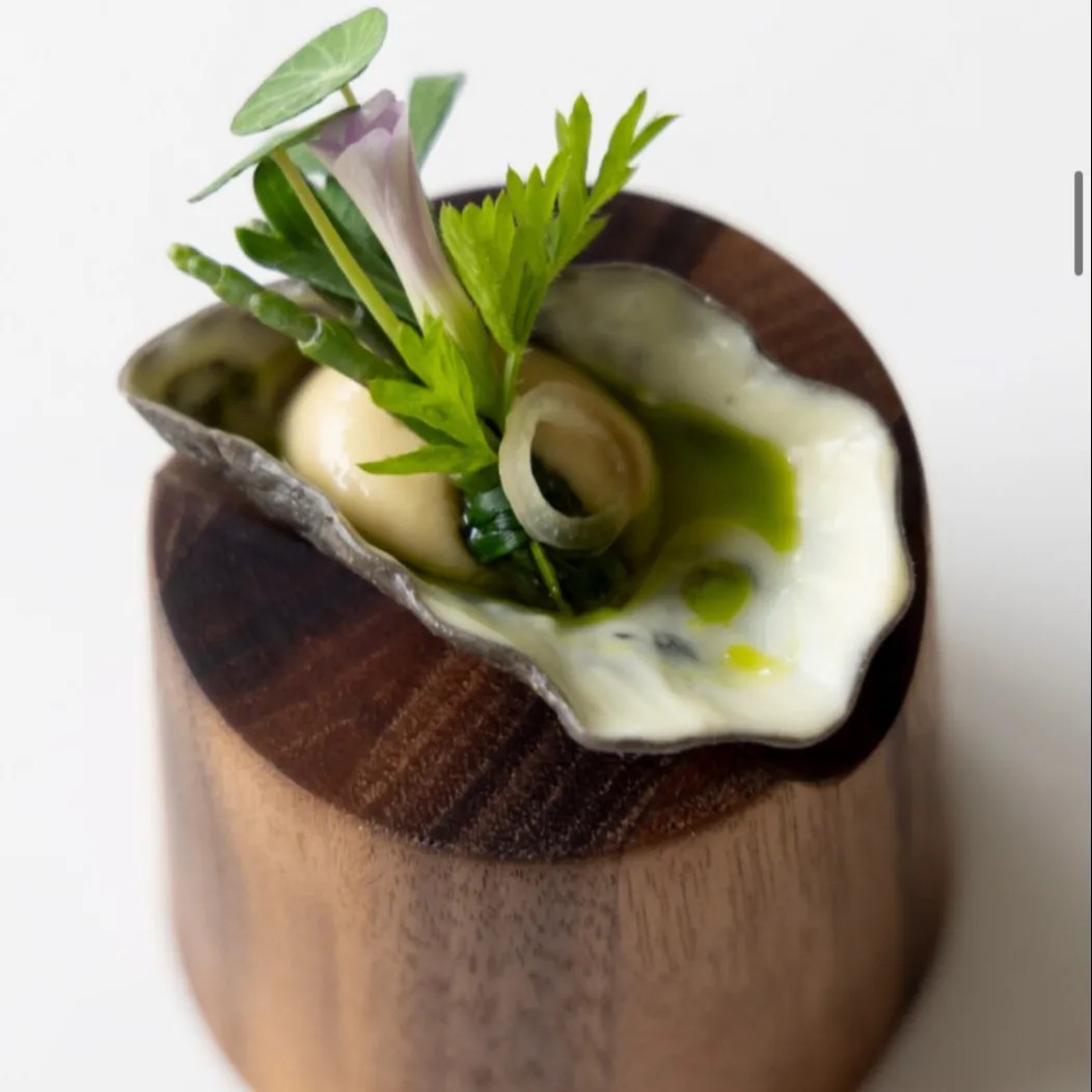 Image alt description