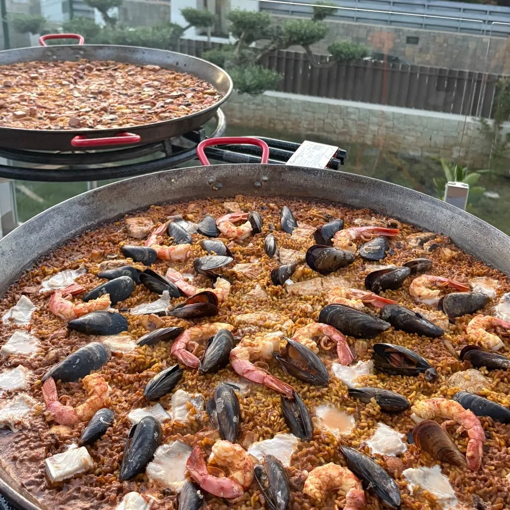 Image alt description