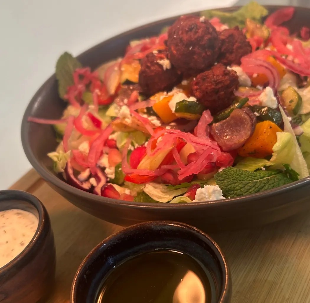 Image alt description